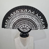 Abanico MH-1362 Mandala blanco y negro