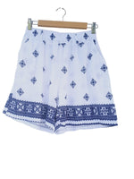 Short Blanco con estampado azul 071124