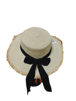 Sombrero beige tejido con detalle de chonga