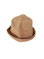 Sombrero  tejido camel corto.